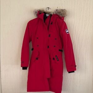 Canada Goose Women's Long and slim-fitting, the Kensington Parka